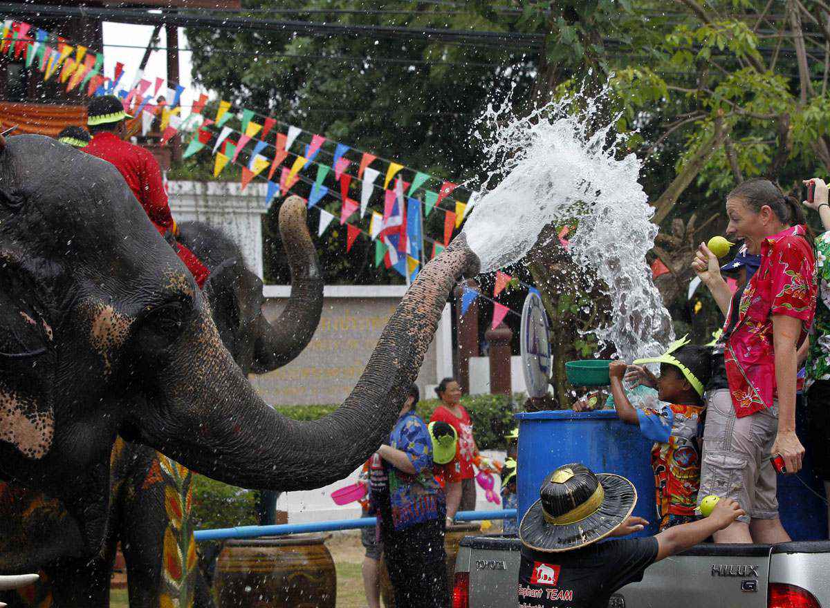 Du lịch Thái Lan tháng 4 tham gia Tết Thái Lan Lễ hội té nước Songkran