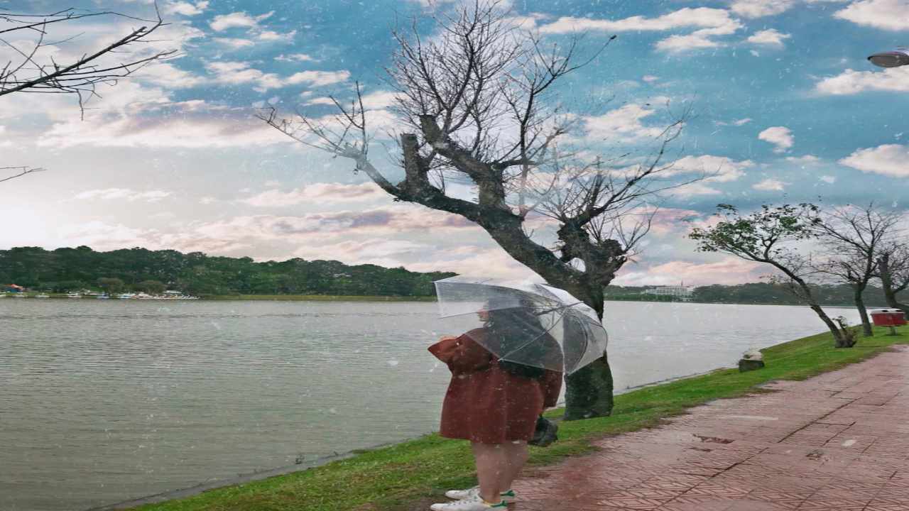 Tour Đà Lạt - Vẻ đẹp mộng mơ của Hồ Xuân Hương những ngày mưa rả rít
