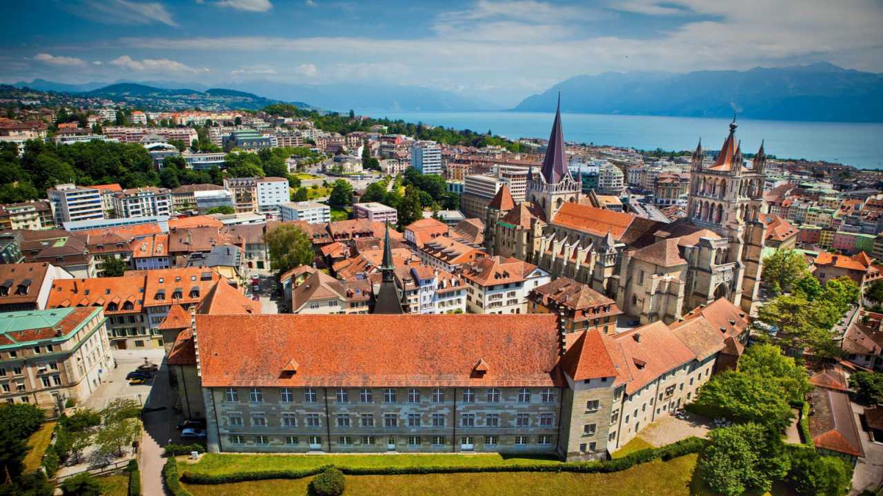 Lausanne - xứ sở của những lâu đài cổ đẹp như trong cổ tích. Tour Thuy Si.