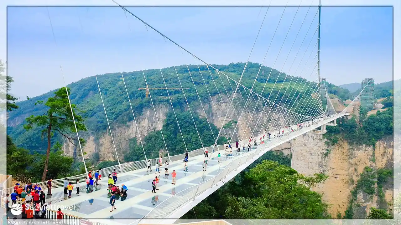 du lịch Trung Quốc cầu pha lê