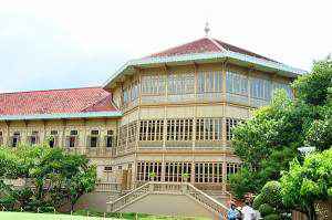 Cung dien Vimarnmek