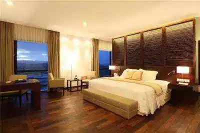 Khách sạn CenDeluxe Phú Yên